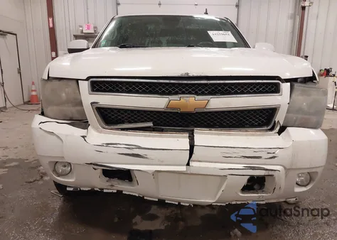 2008 Chevrolet Suburban 1500 Lt из США, поврежденный, VIN 1GNFK163X8J206788